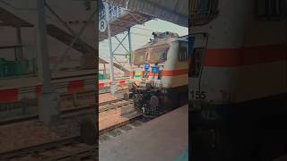 Avadh express arrived yoummna bridge agar jn ||how to viral short video on YouTube #trainlover #2k