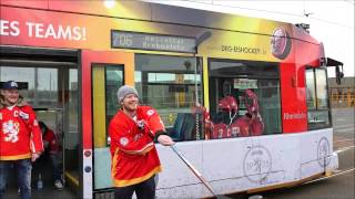 Die DEG-Bahn der Rheinbahn fährt durch Düsseldorf