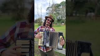 Na folga do pingo, cordeona e lembranças 🎶🪗🐎🤠 #lembranças #gaita #porcaveia porcaveia #accordion