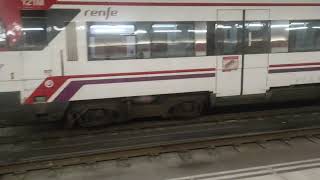 Renfe 446 doble pasando sin parada por Recoletos