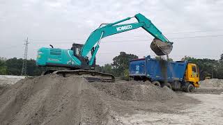 KOBELCO K220 | Sand loading to truck | Caterpillar Boy