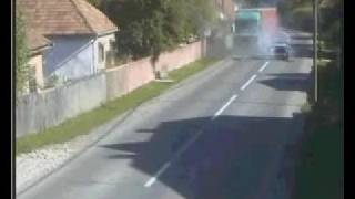 Accident auto surprins de camerele de supraveghere