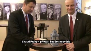 Skauti Prahy 4 přivezli Betlémské světlo