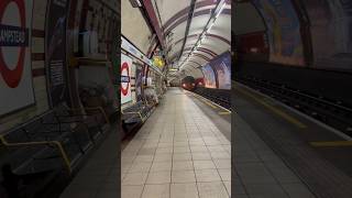 London Underground tube in Hampstead train to Charing Cross 🇬🇧 #shorts