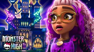 Clawdeen encuentra Monster High por primera vez! | Monster High™ Latino