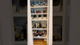 Small Walk-In Pantry Organization Ideas #pantry #pantryorganization