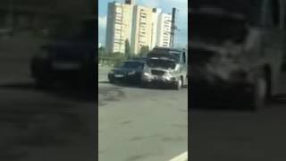 Страшная авария с легковушкой и двумя фурами попала на видео в Волгограде