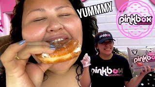 Trying PINKB🍩X Doughnuts in Las Vegas