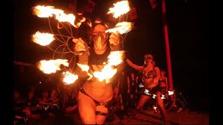 Australian Fire Dancer ~ Fire Juggler : Voadora