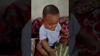 Adek Sakha bermain