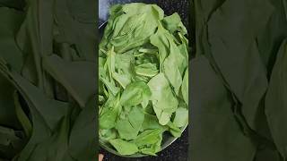 आप कैसे बनाते हो?? पालक की सब्जी/ palak ki sabji #shorts shot #viral#recipe #CookwithKomal#trending