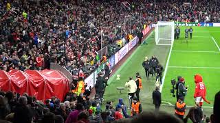 2022/23 Europa League: Manchester United 2-1 Barcelona - Players running back in after warm up