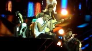 Summer Love (Acoustic) - One Direction @ Sheffield Arena 19/03/13 [HD]