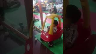 Main mobil ko di goes #shorts #baby #cute #familyvlog #shortvideo #timezone #mobilan