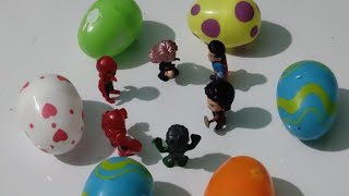 sepperhero spiderman, franko, batman, iron man, thor, hulk, superman, thanos came out from egg.