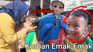 Cium Anak Pakai Lipstik Sampai Merah