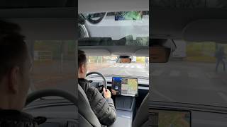 ICH TESTE DEN TESLA-AUTOPILOTEN IN DER STADT! 🗿🚘🛞