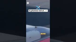 Gafanhoto acoplado em avião?