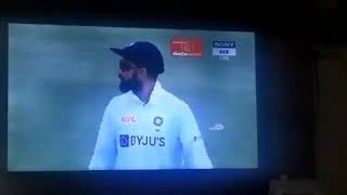 Virat Kohli signaling to KL Rahul to throw it back to the crowd