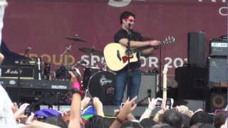 Darren Criss performing at Market Days in Chicago