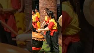 Lion Dance Drum by Talented Drummer Girl | 女鼓手擊鼓表演#少林五袓 #舞獅 #农历新年 #chinesenewyear2024 #liondance