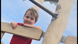 Ardal chwarae glan môr yn cael lansiad morwrol - Seaside play area gets a nautical launch