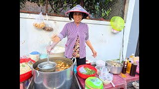 Nồi bún riêu cua truyền thống ở Sài Gòn, khách tự phục vụ cô chủ chỉ việc thu tiền