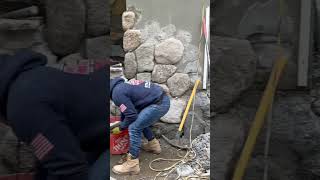 Asi estamos pegando piedra ala pared. No hay tiempo que perder, el sueño americano.