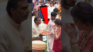 Mukesh Ambani बरे ही धुम धाम Ganesh Chaturthi मना रहे हैं #shorts #ytshorts #nitaambani #mukesambani