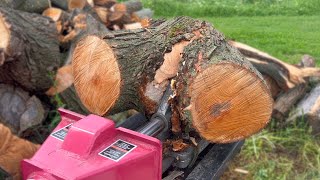 Splitting a pile of wood - Woodcutters 3/8