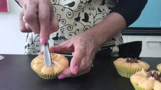 How to make an easy buttercream flower cupcake