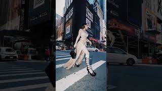 Ideas de foto en Times Square NYC 🗽 les gusta el makeup y el look?