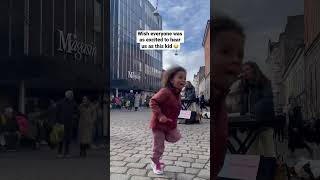 A little wholesome moment from the other day! #busking #busker #streetmusician #cutekid #funnykid