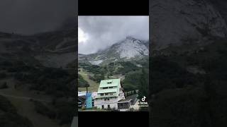 Gouretteเส้นทางผ่านภูเขาที่เชื่อมต่อมาจากภูเขา Col d’Aubisque ในเทือกเขา french Pyrénées # Pyrénées