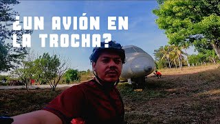 Ciclismo en Cartagena: me fui a mi primera trocha y me encontré un avión