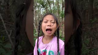 Survival Skills: Poor girl rescue by Mum with candy #survival #bushcraft #camping #useful