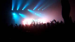 The Prodigy - Out Of Space (Live @ Paris 15th March 09)