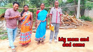 मेरी मां पापा आ गए।I felt very good seeing my mother and father