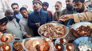 Why Heavy Rush For This Lahori Breakfast? | Saleem Butt Mutton Chanay | Famous Subha Ka Nashta