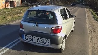 Niebezpieczne wyprzedzanie rowerzysty - Toyota Yaris GSP63GG, 06.12.2015