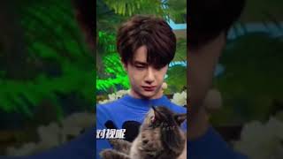 Yibo loves animals very much😚💚 #wangyibo #xiaozhan #bts #yizhan #王一博 #shorts #exo #anime #reels