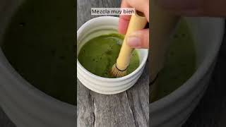 Bebida invernal de rompope y matcha