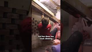 Strongest climber tries crack climbing