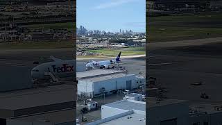 FedEx 777 at Sydney