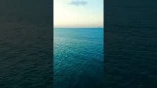 Flat calm in the sea - The vastness of the Ocean