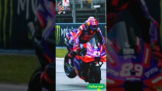 This braking effect is mistaken for hitting the air.Wall #motogp #status #bikerider #shortvideo