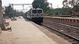 इंदारा के न्यू प्लेटफार्म 5 से बिना रुके निकलती Garib Nawaz Express