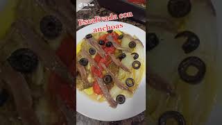 ESCALIBADA CON ANCHOAS