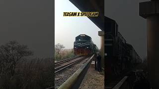 طوفانی سپیڈ  کہ کیمرہ بھی ہل گیا #shorts #railway