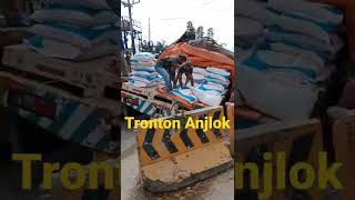 Tronton BGR Amblas di jalan...!!!